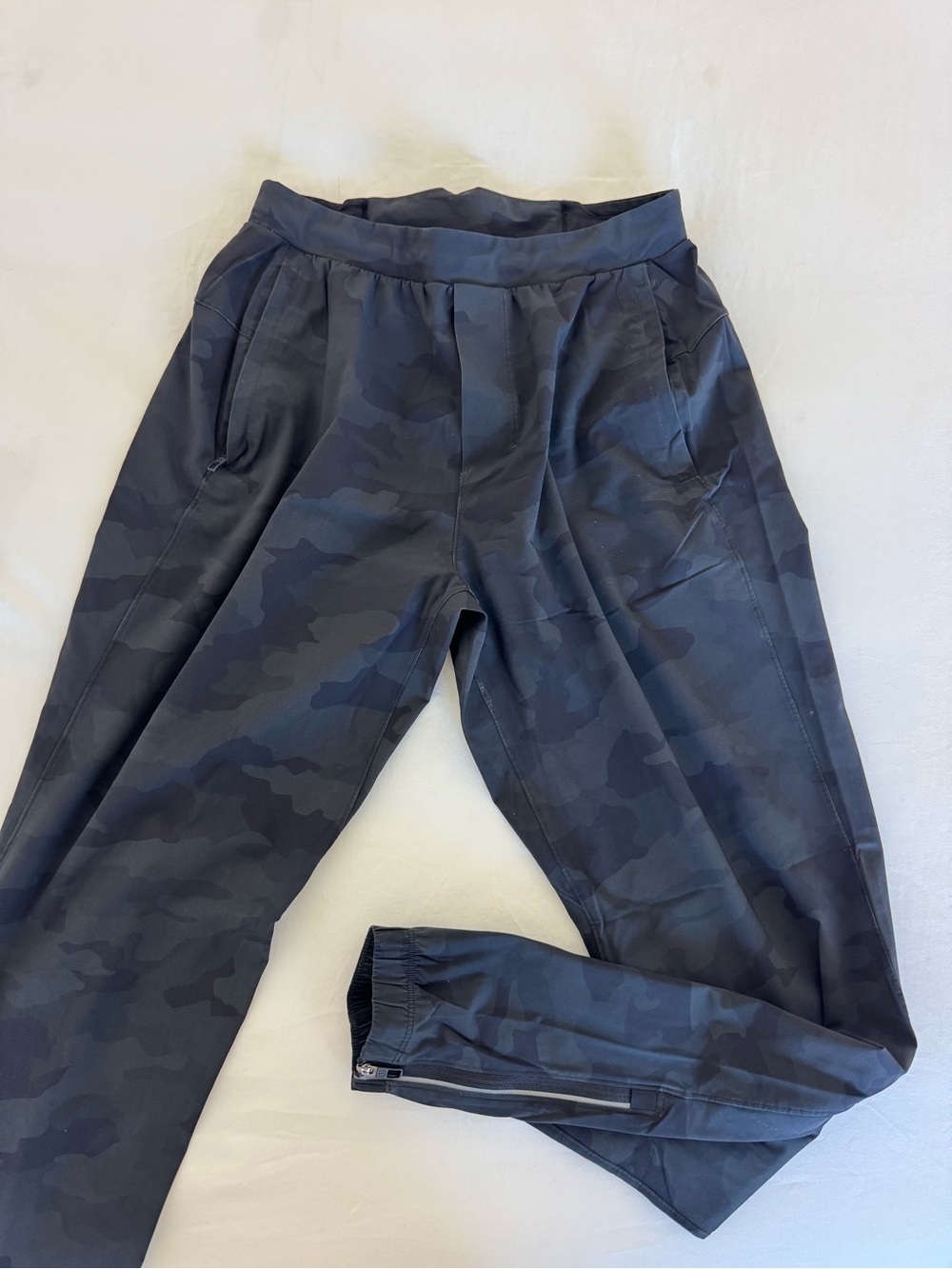 lululemon athletica Men's Dark Gray Camo Jogger Pants
